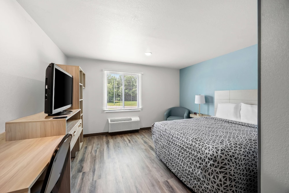 Suite, 1 Queen Bed, Non Smoking
