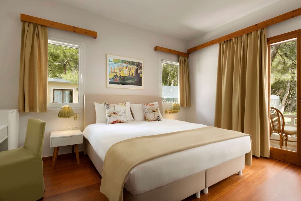 Executive Suite, 1 Bedroom, Garden View (Junior)
