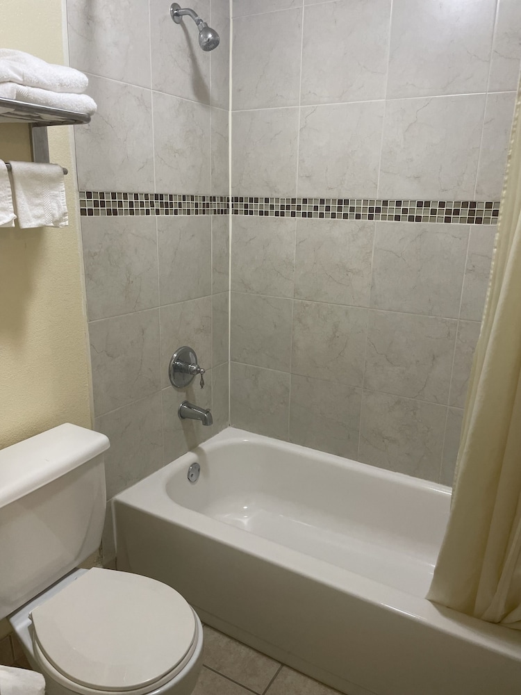 Standard Single Room, 1 King Bed, Smoking photo 2