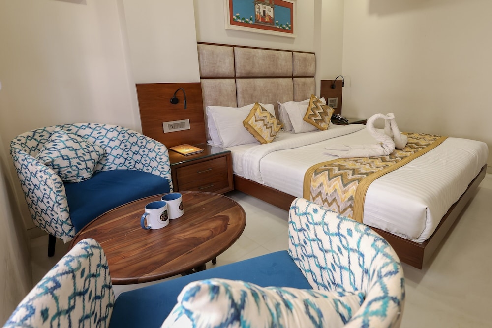 Royal Room photo 3