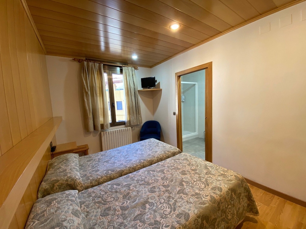 Double or Twin Room - Photo 7
