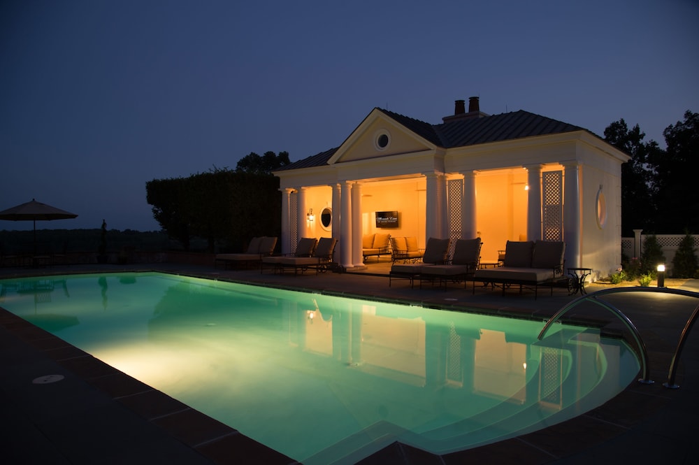 Deluxe Room (Pool House)