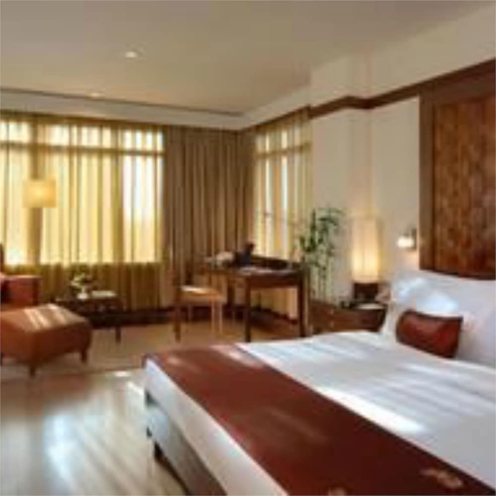 Suite (Chairmen Suite) - Photo 6