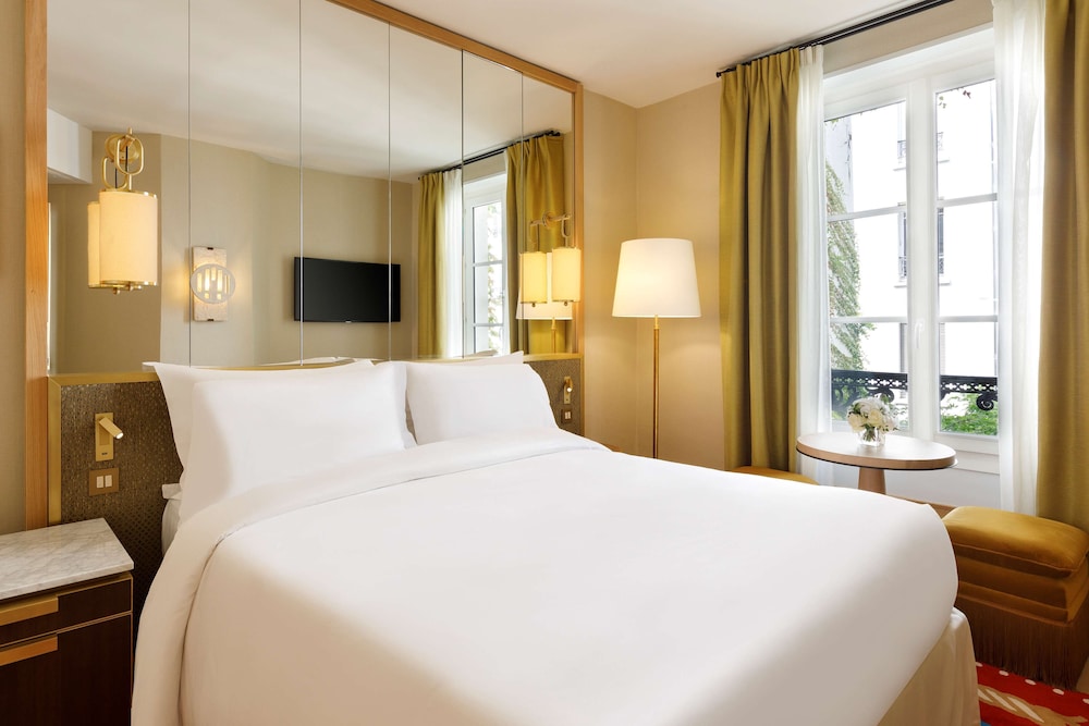 Superior Room, 1 Queen Bed photo 1