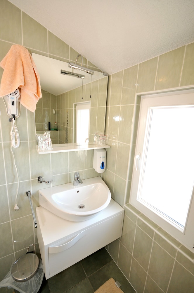 Double Room, Balcony - Photo 5