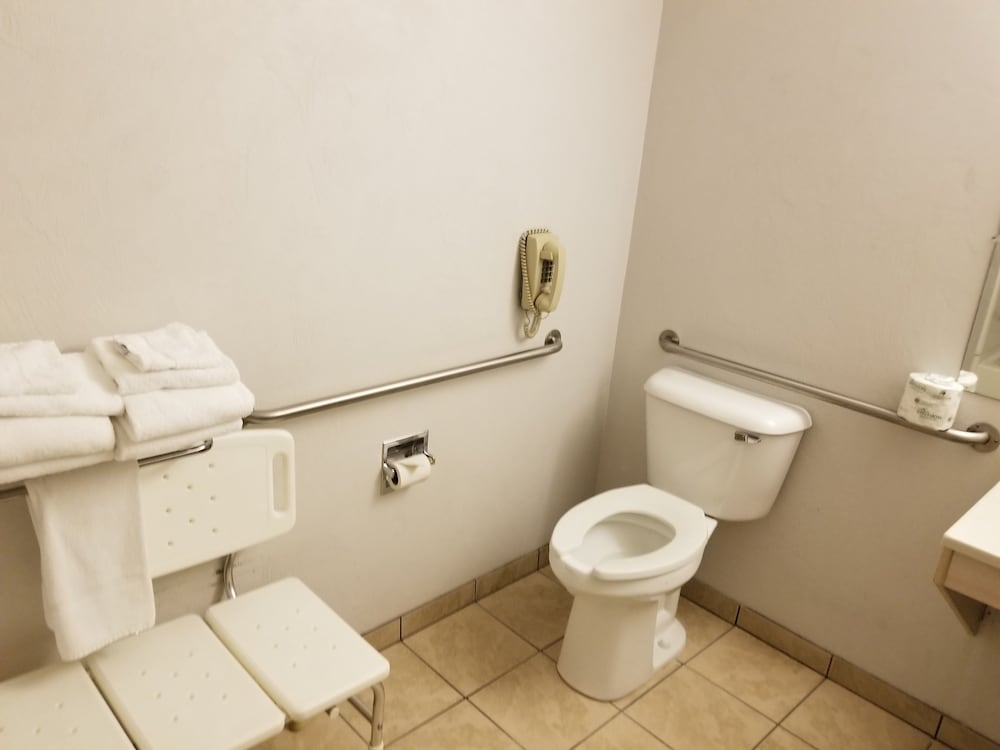 Standard Room, 2 Queen Beds, Accessible - Photo 2