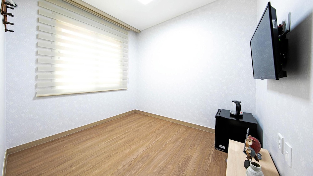 Basic Room, 1 Bedroom (104 ( No cooking )) - Photo 1