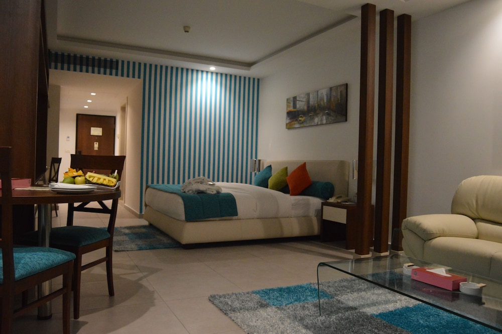 Executive Studio Suite, 1 King Bed, Accessible, City View photo 3