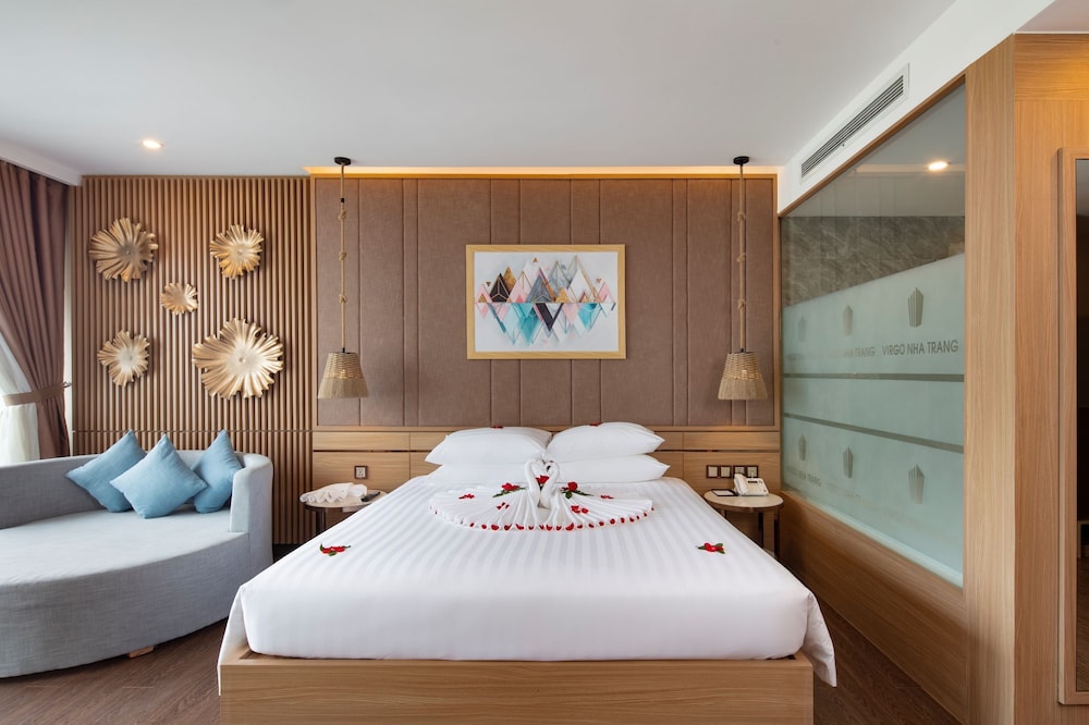 Deluxe Room, Balcony, City View - Photo 10