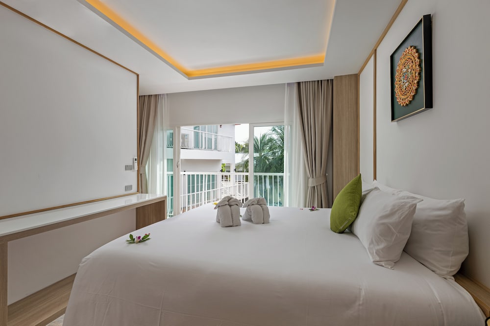 New 1 Bedroom Junior Suite - Photo 5
