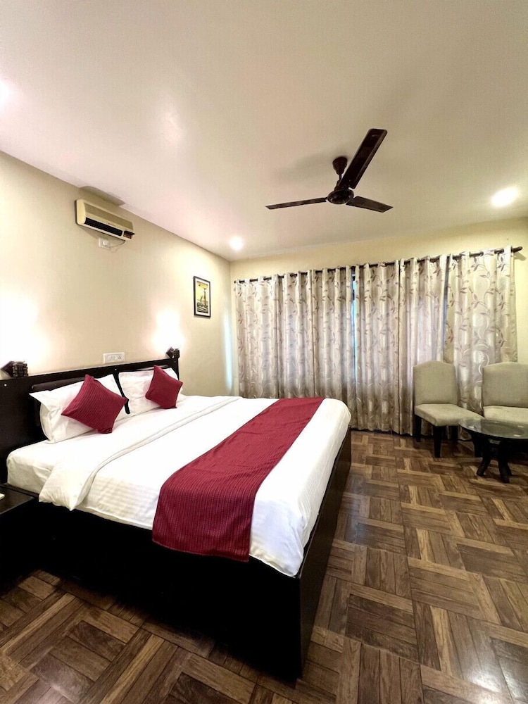 Deluxe Room - Photo 11