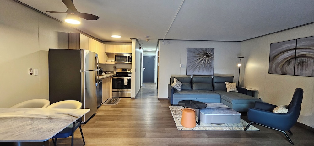 Suite - Photo 3