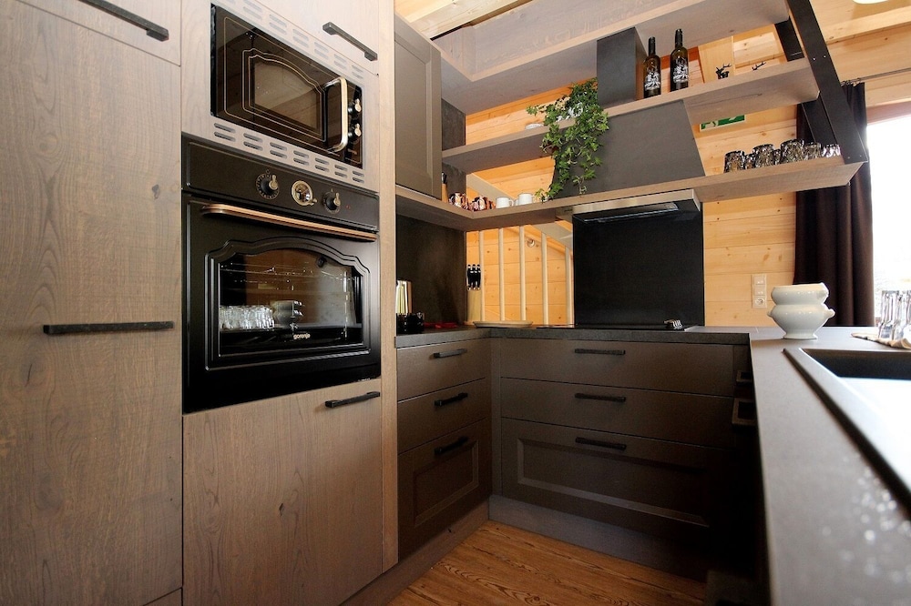 Chalet, 4 Bedrooms, 2 Bathrooms photo 2