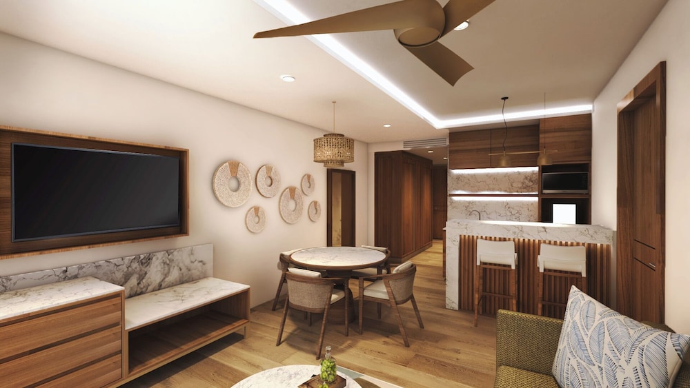 Luxury Presidential Ocean Front One Bedroom Suite Diamond Club photo 3