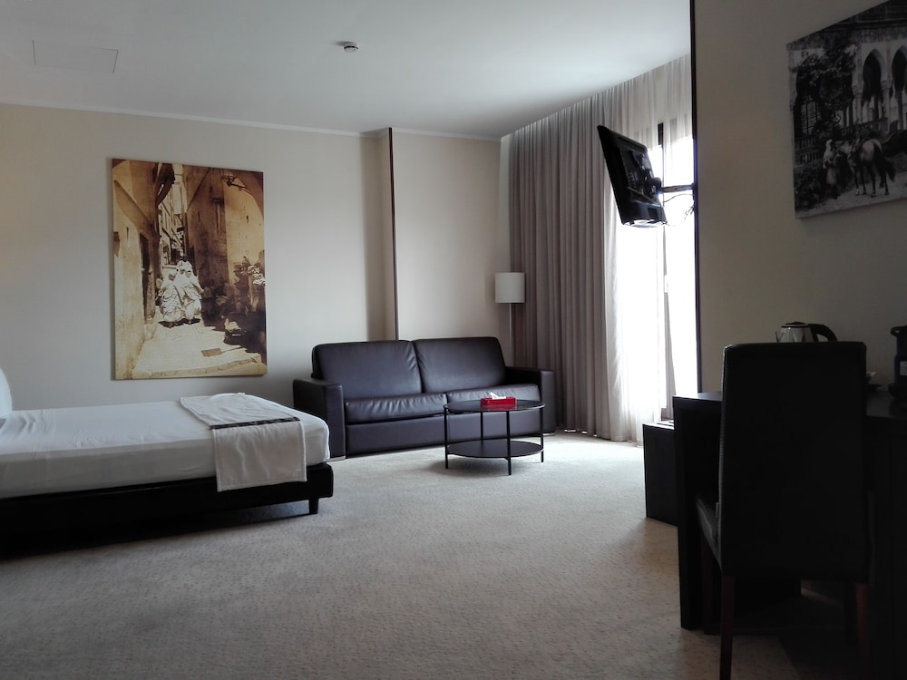 Senior Suite