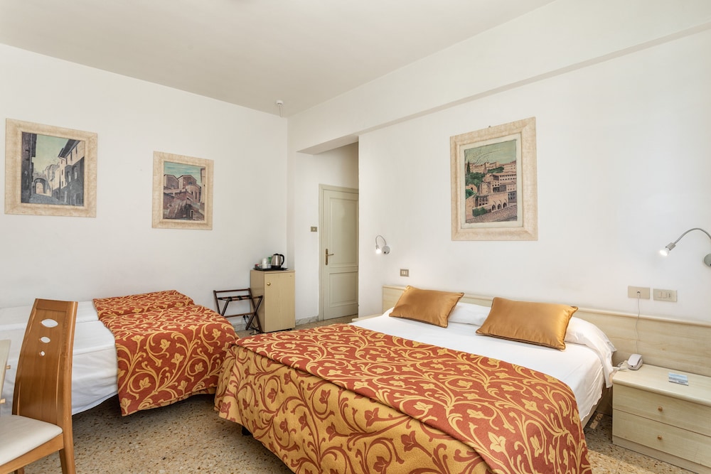 Quadruple Room - Photo 1