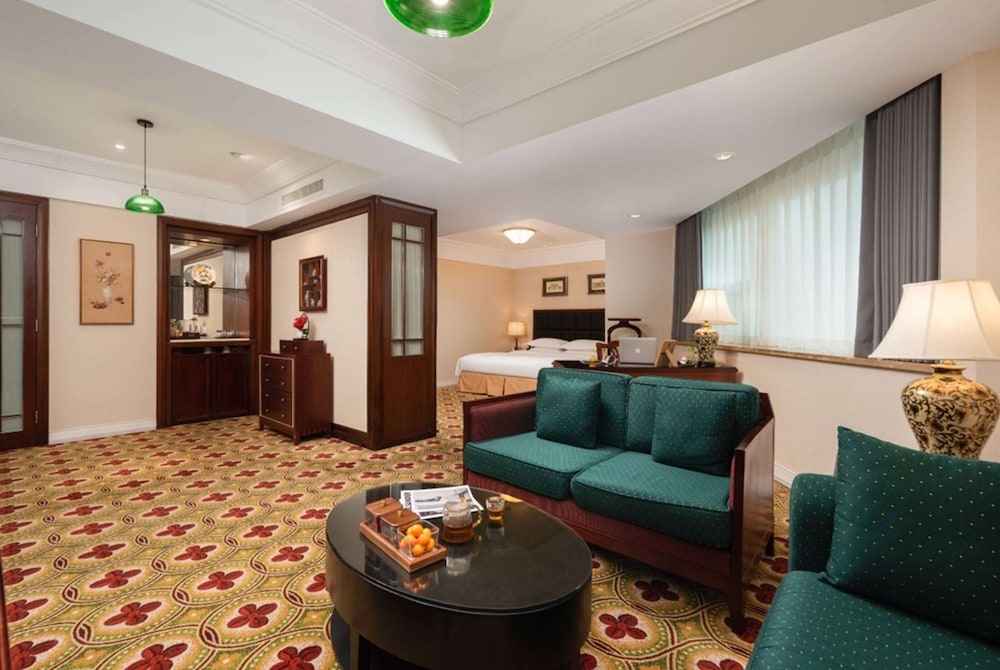 Deluxe King Suite photo 1