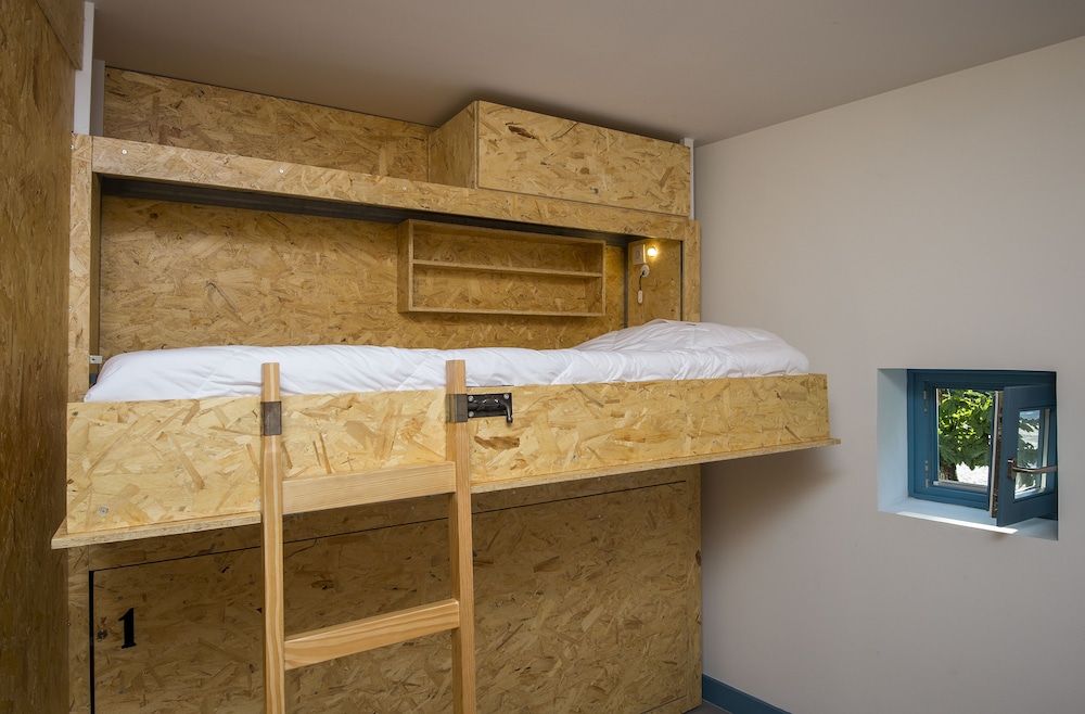 Shared Dormitory, Shared Bathroom (4 Beds) photo 3