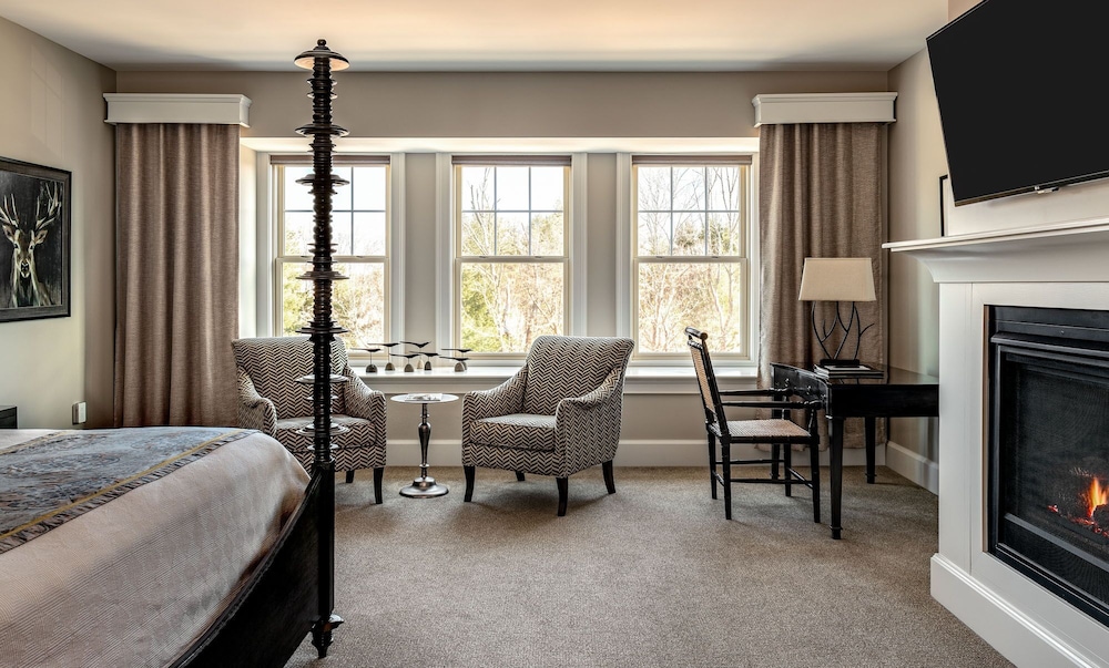 Classic Room, 1 King Bed, Fireplace photo 1