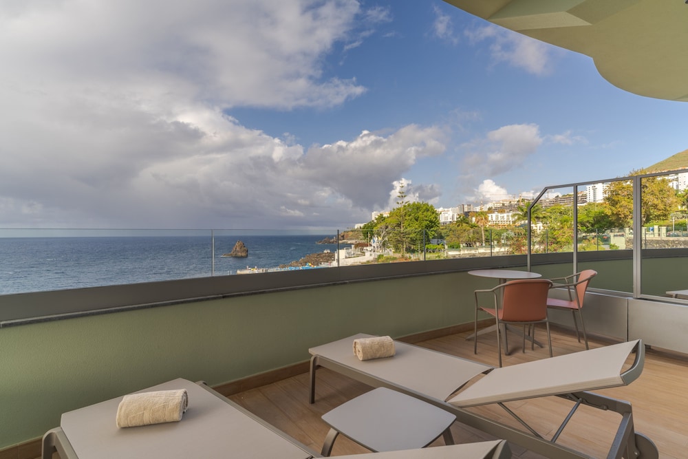 Suite, Sea View - Photo 1