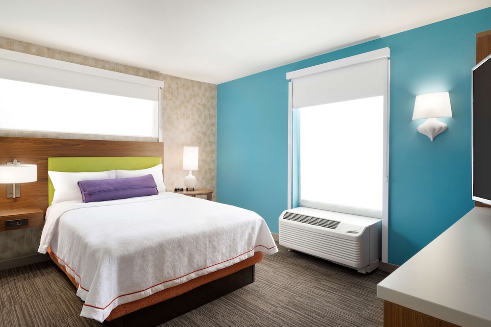 Suite, 1 Queen Bed, Accessible, Non Smoking (mob/hearing acc w/ roll-in shower) photo 1