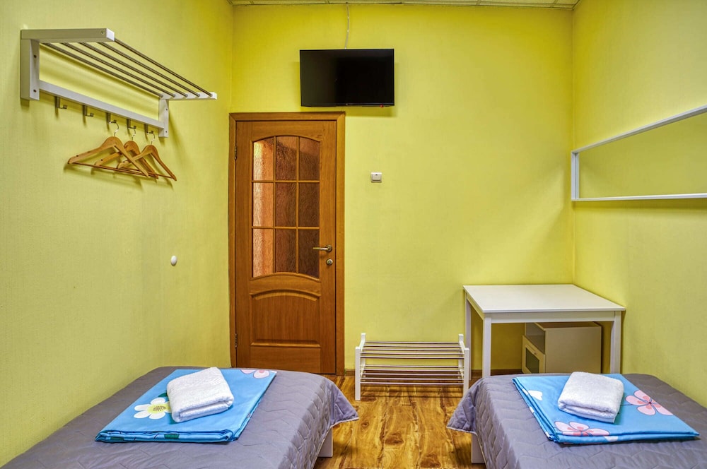 Economy Twin Room, Shared Bathroom (6)