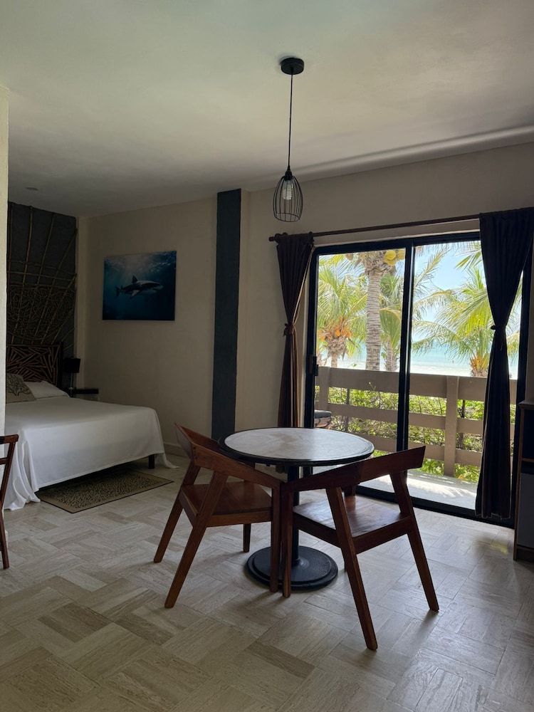 Deluxe Double Room, Beach View - Photo 4