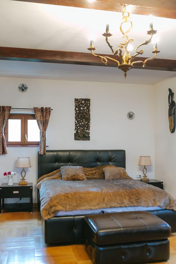 Deluxe Queen Room with Balcony