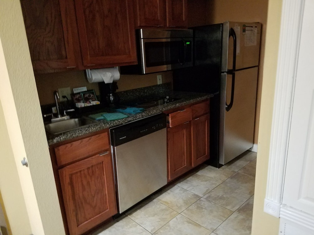 Suite, 1 King Bed, Accessible, Non Smoking (Roll-in shower) - Photo 7