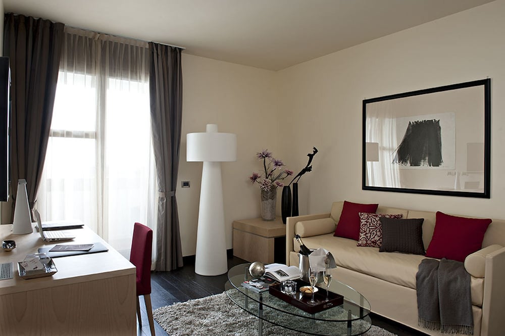 Suite, Jetted Tub - Photo 4