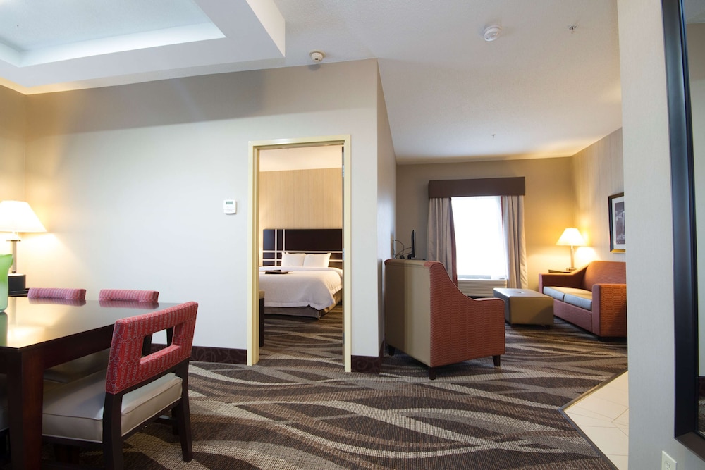 Suite, 1 King Bed, Non Smoking - Photo 3