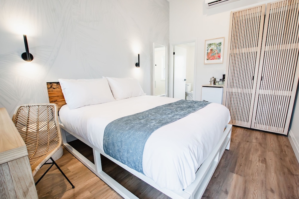 Basic Room, 1 Queen Bed photo 1