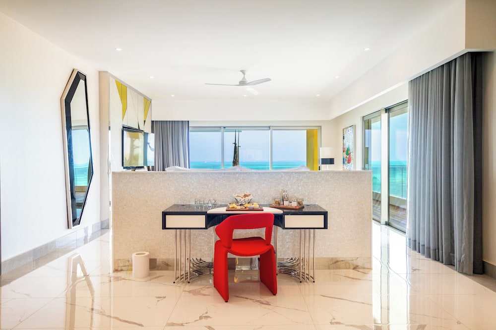 Corner Suite Ocean Front