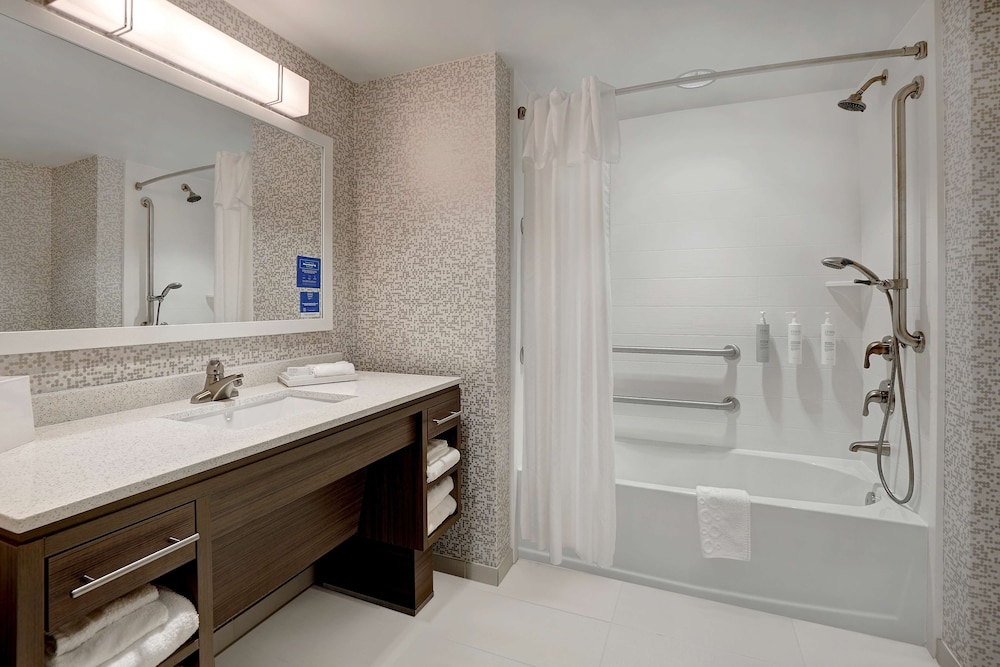 Suite, 1 King Bed, Accessible, Bathtub - Photo 6