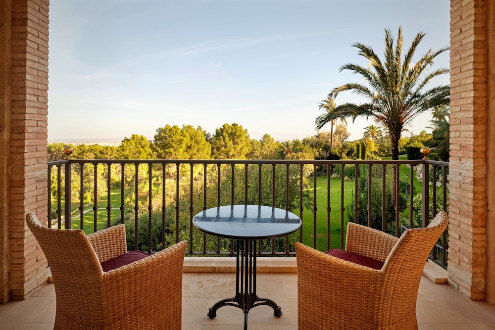 Deluxe Room, 1 Double Bed, Garden View (Balcony)