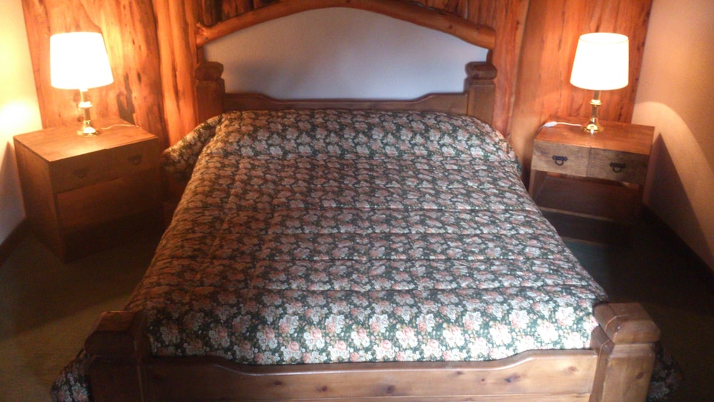 Family Room, One Double and Two Single Beds photo 2