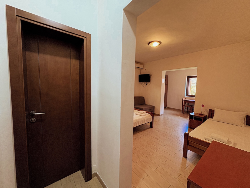 Standard Quadruple Room, City View