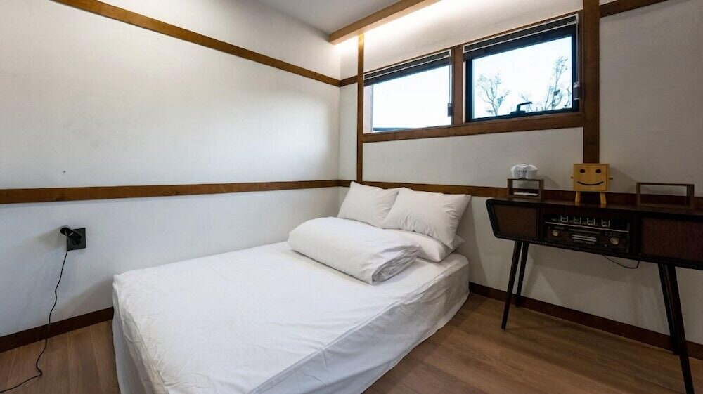 Room (Room D) - Photo 5