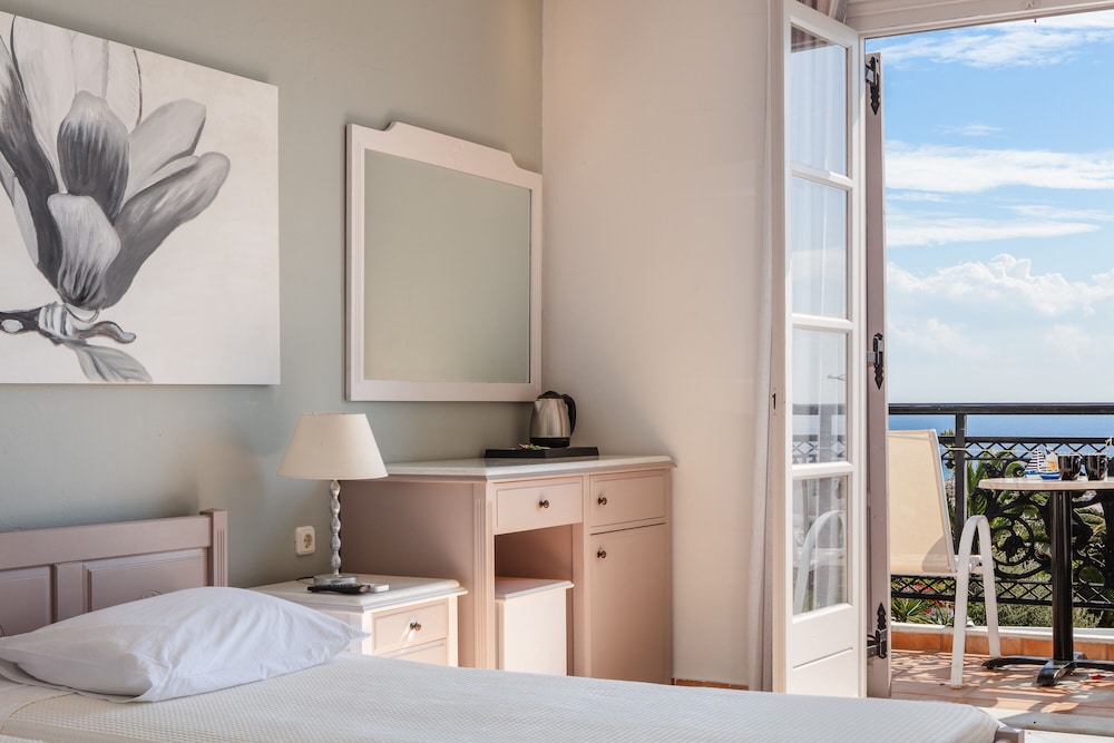 Aegean Triple Room with Balcony & Sea View photo 3