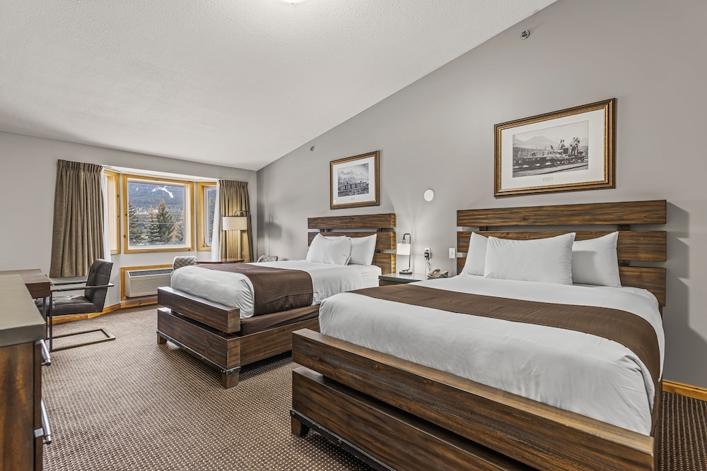 Standard Double Room, 2 Queen Beds, Mountain View