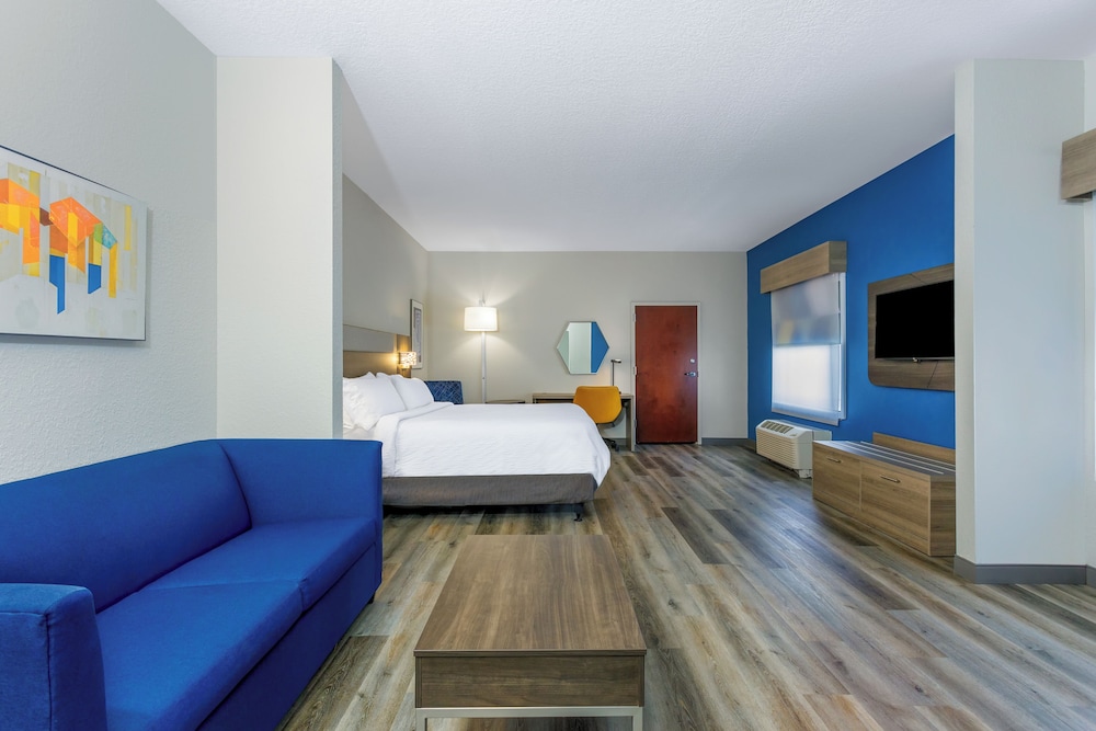 Suite, 1 King Bed, Mobility Accessible (Communications, Accessible Shower)
