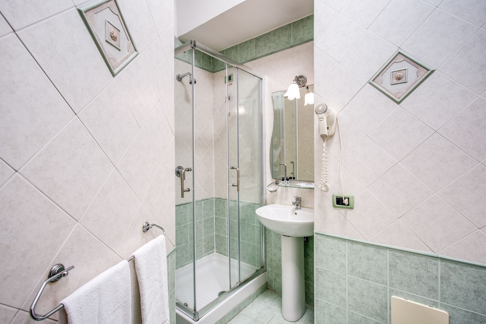 Standard Double or Twin Room - Photo 21