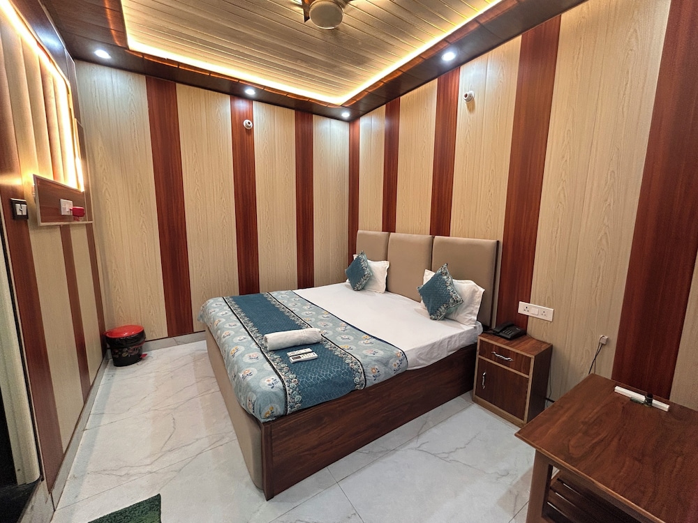 Deluxe Double Room, Air conditioning photo 1