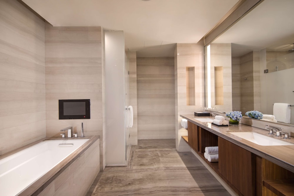 Executive Suite - Photo 4