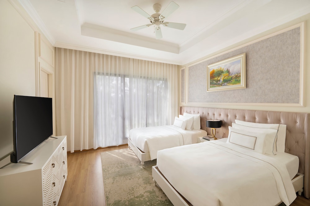 3-Bedroom Villa Lake View with Private Pool