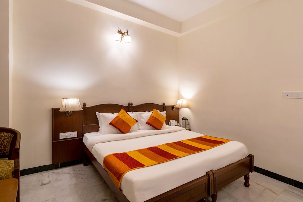 Non Lake Facing Deluxe AC Room - Photo 2