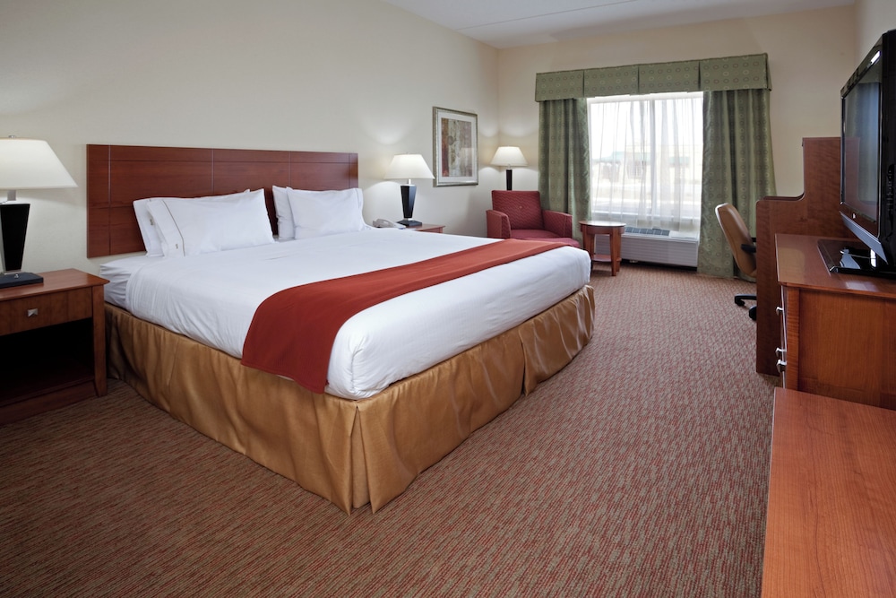 Room, 1 King Bed, Accessible Bathtub (Communications) - Photo 2