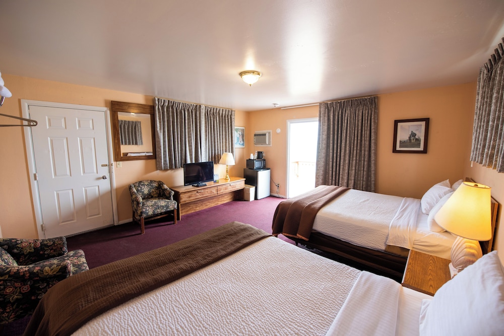 Deluxe Room, 2 Queen Beds photo 1