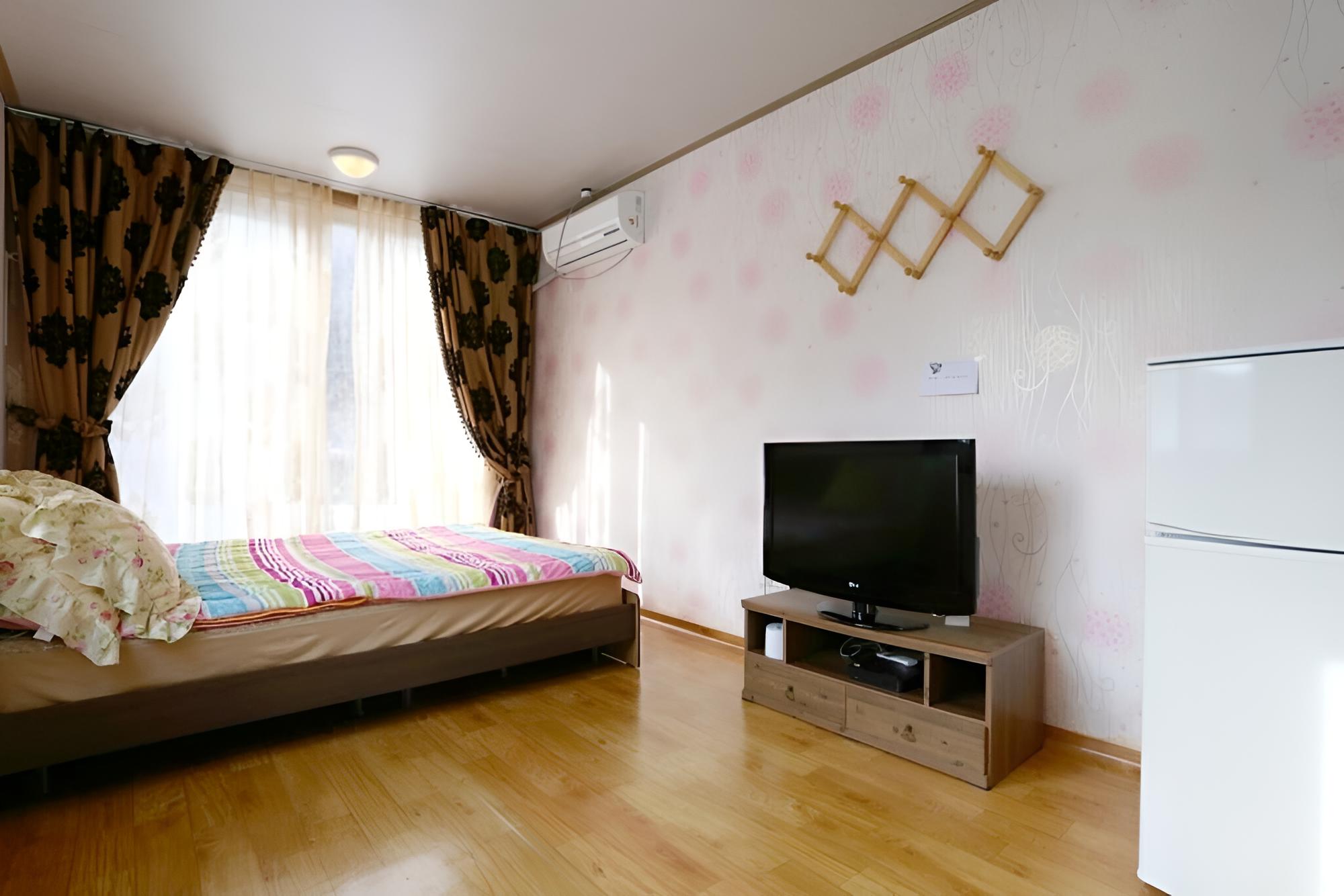 Room (Cherry 3)