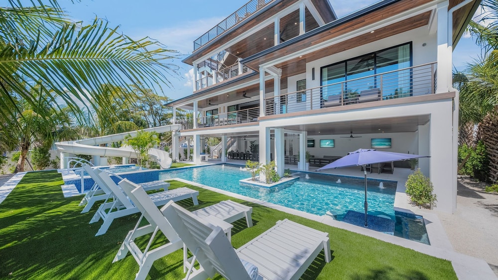 Deep Blue Sea in Sarasota, 사진 5